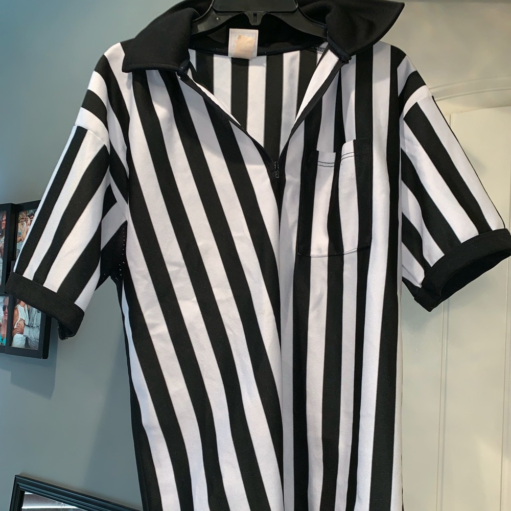 Referee shirt. Size Large